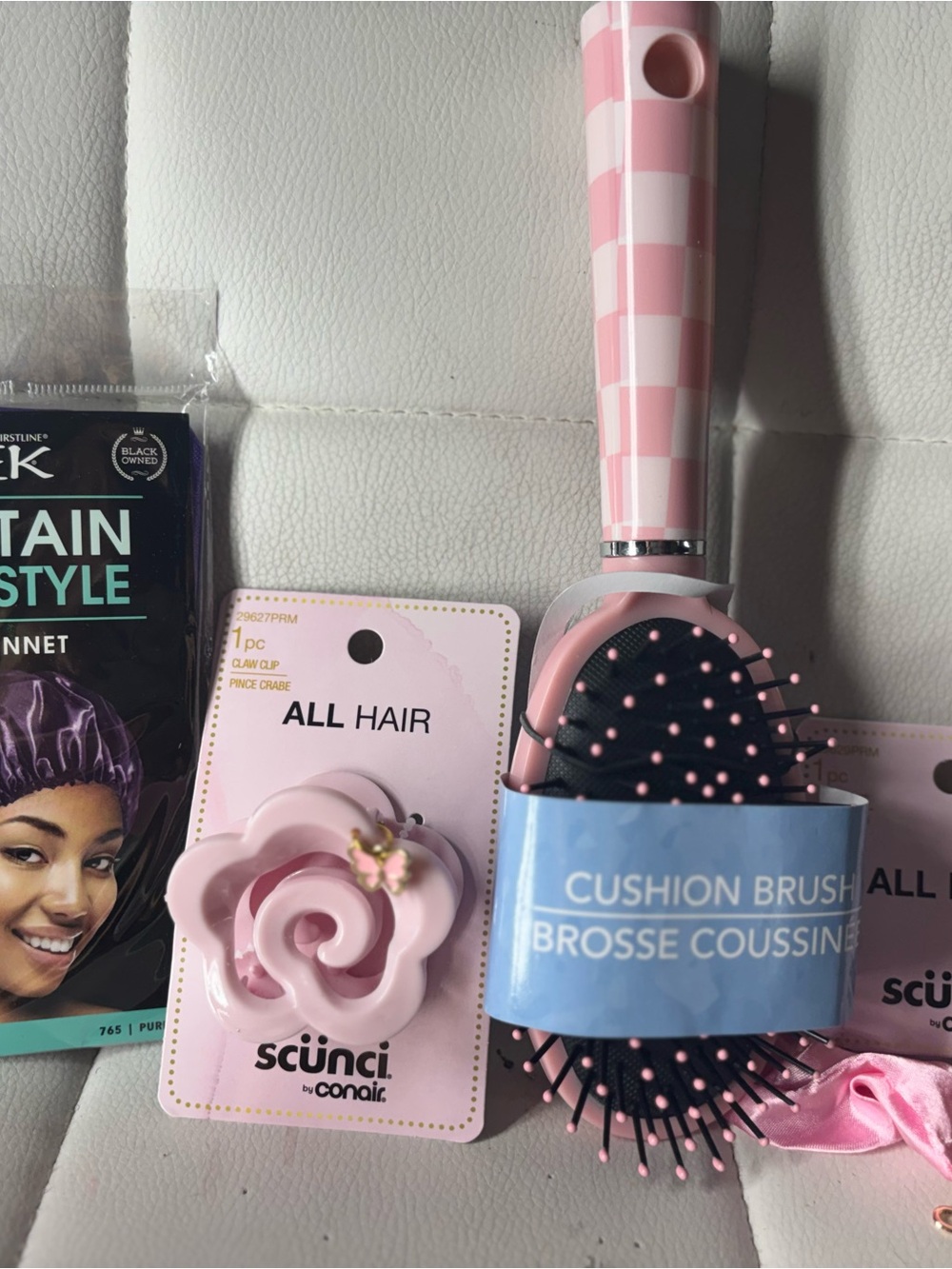 scunci Pink Check Handle Cushion Brush with Matching Pink Flower Clip